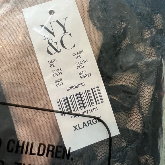 Puurr into date night in dawning this long sleeve deep v neck lace catsuit - Picture 7 of 10